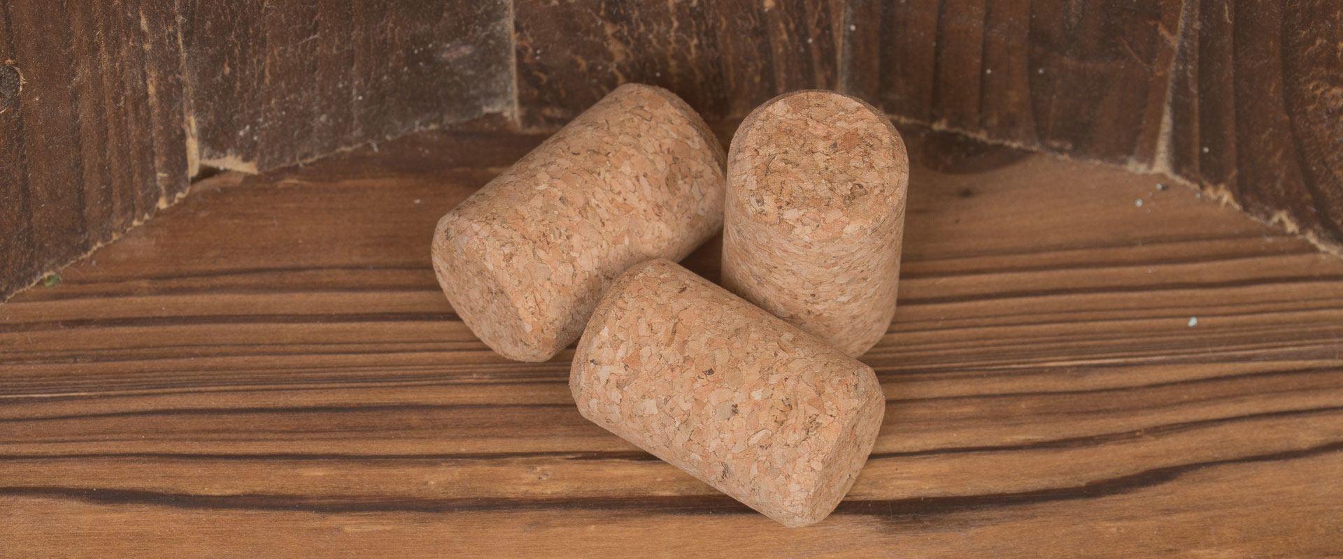 Table wine<br> agglomerated corks